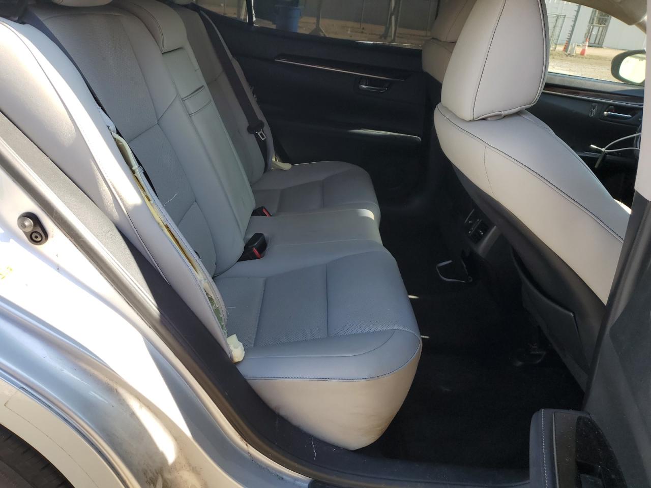 2017 Lexus ES - Image 10