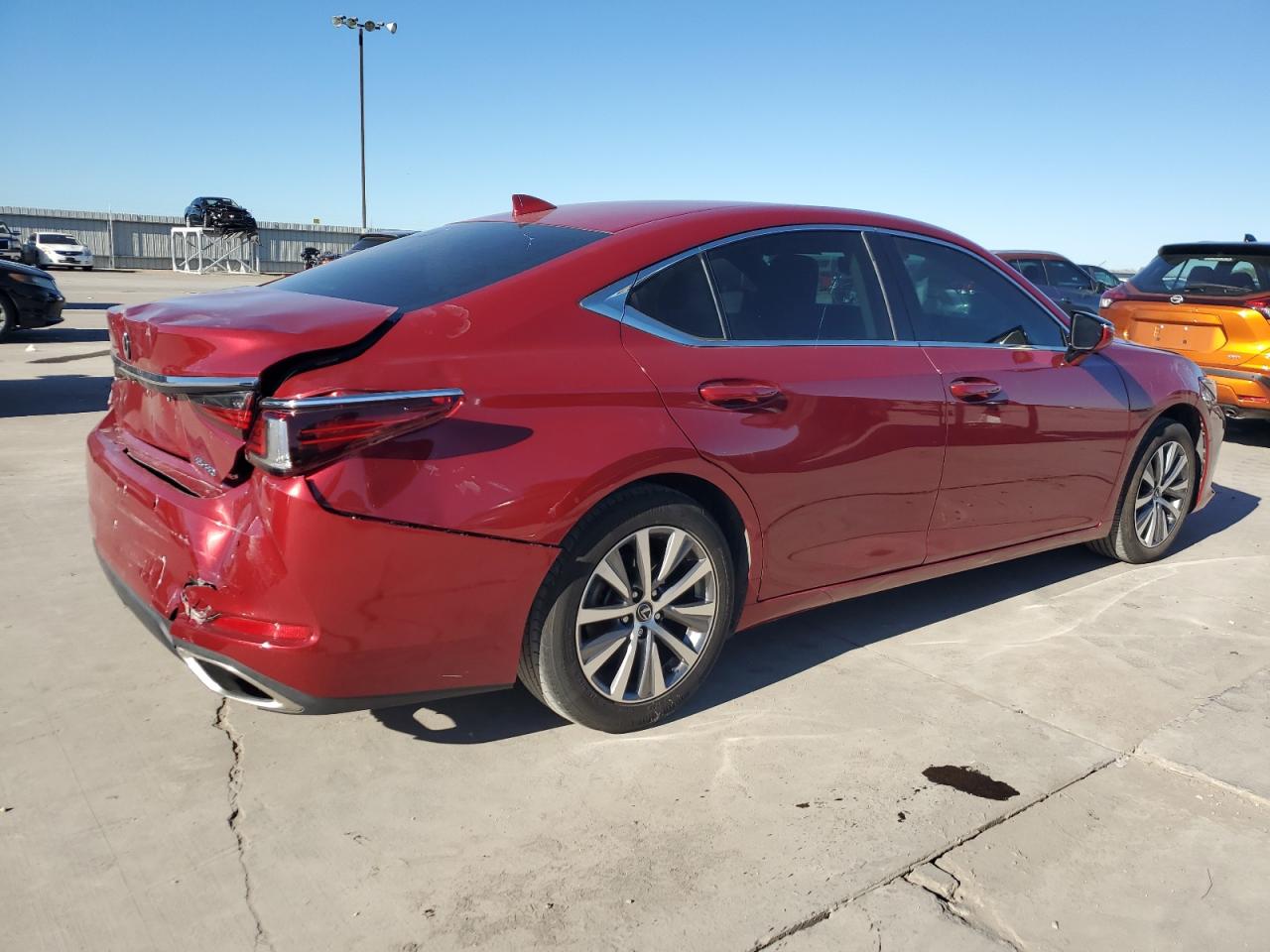 2021 Lexus ES - Image 3