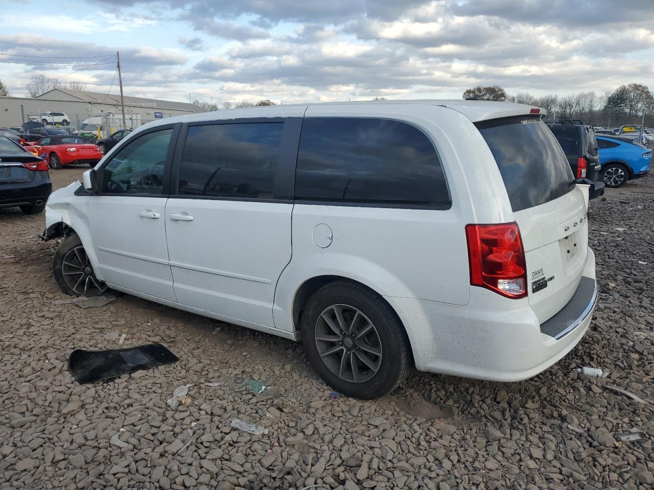 2017 Dodge Caravan - Image 2