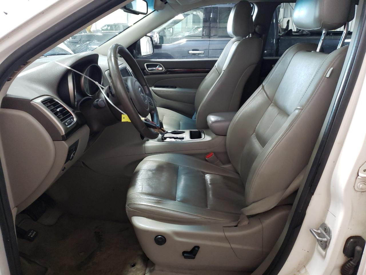 2012 Jeep Grand Cherokee - Image 7