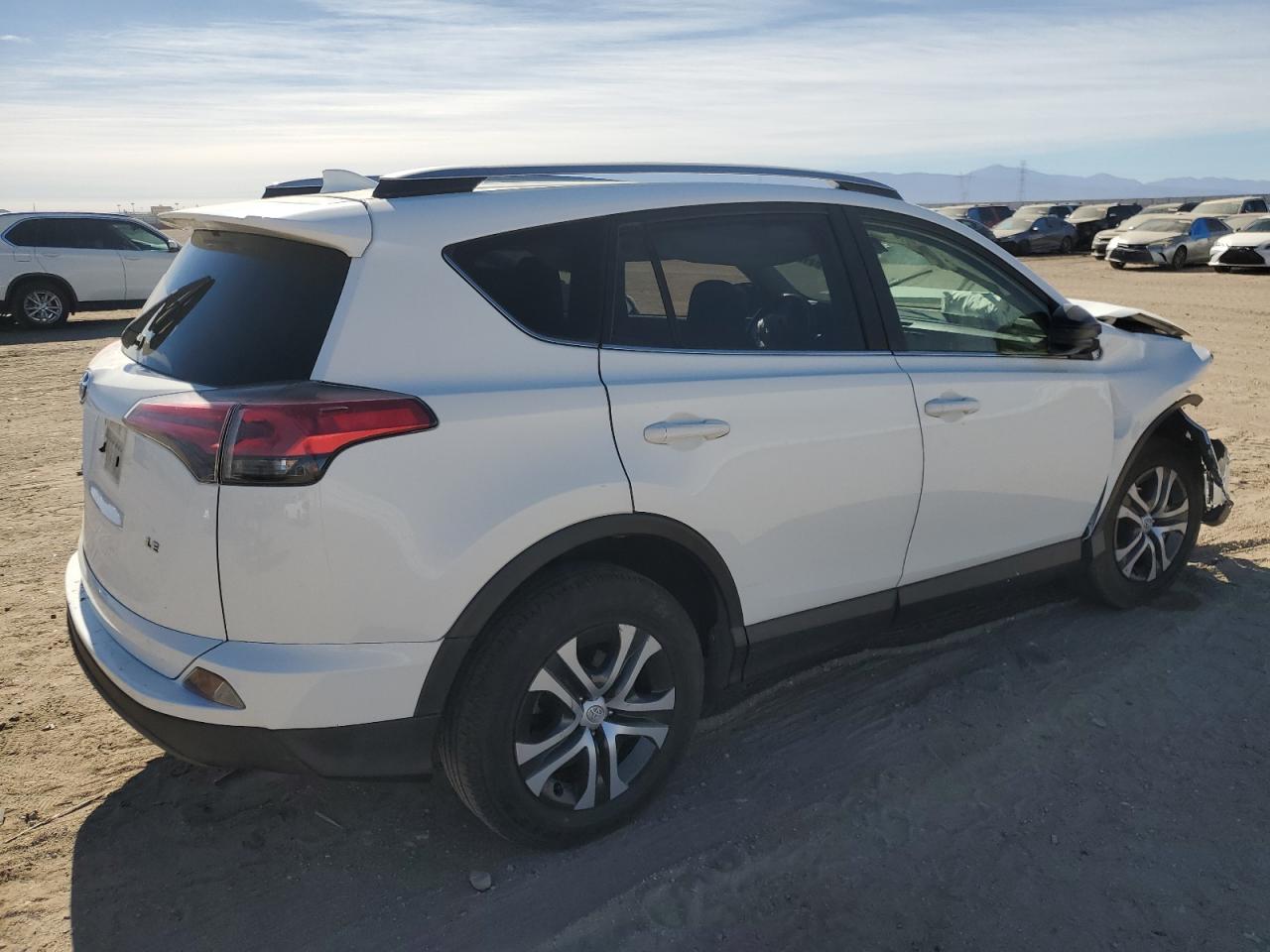 VIN JTMZFREV7HJ136694 2017 TOYOTA RAV4 no.3