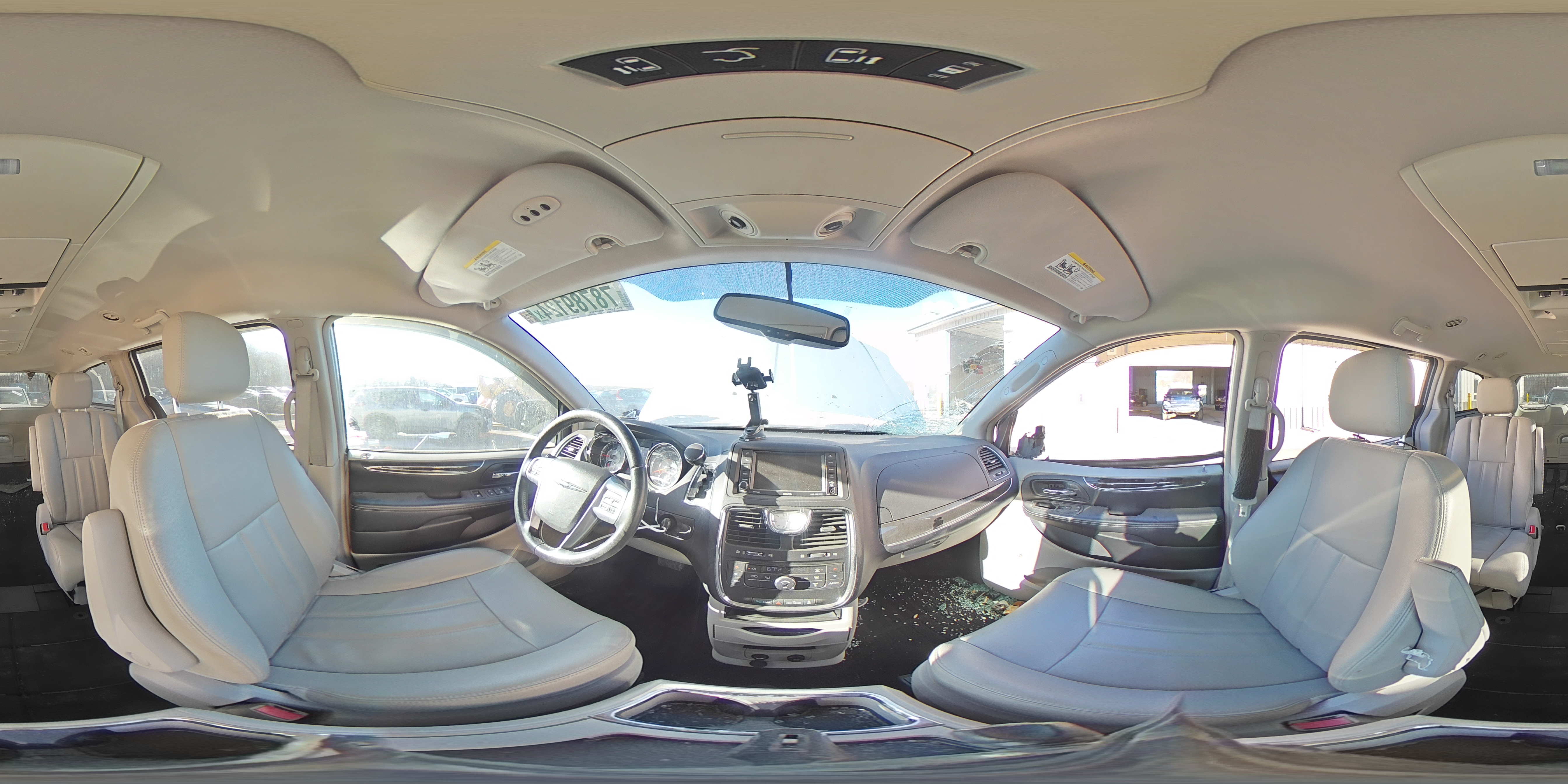 2013 Chrysler Town & Country - Image 16