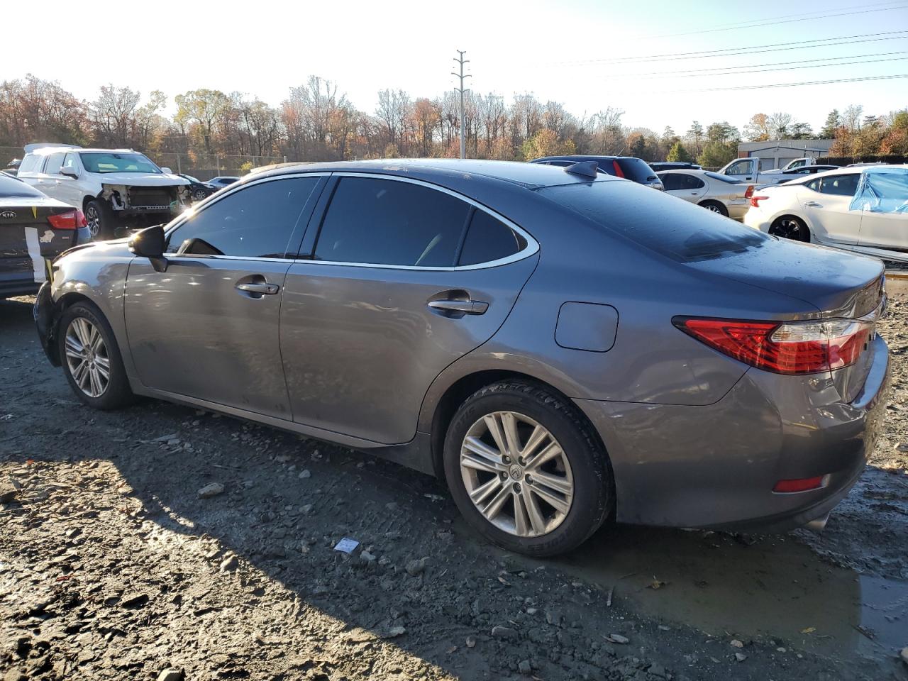 2015 Lexus ES - Image 2