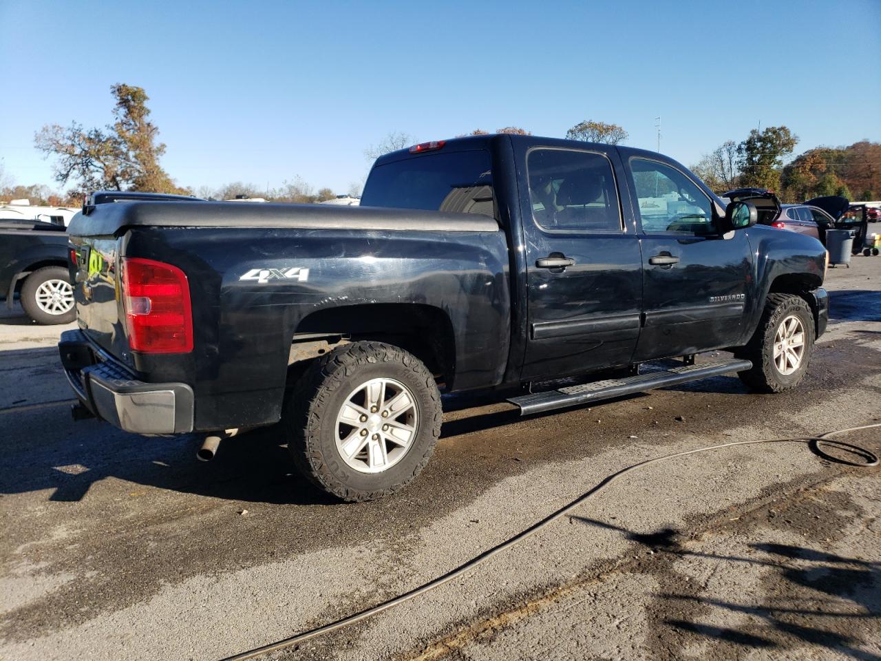 2011 Chevrolet Silverado - Image 3