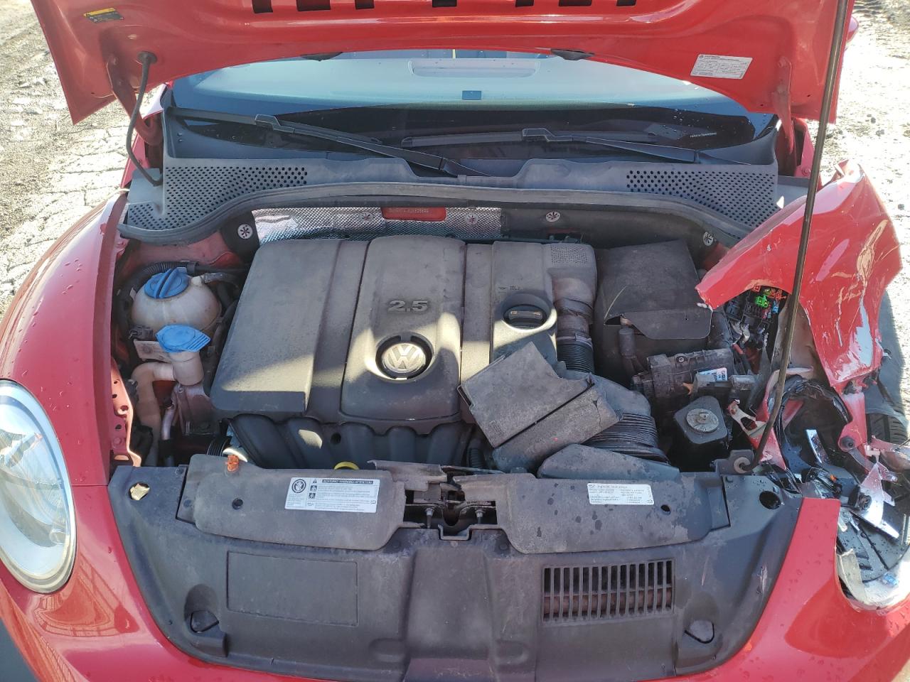 2013 Volkswagen Beetle - Image 12