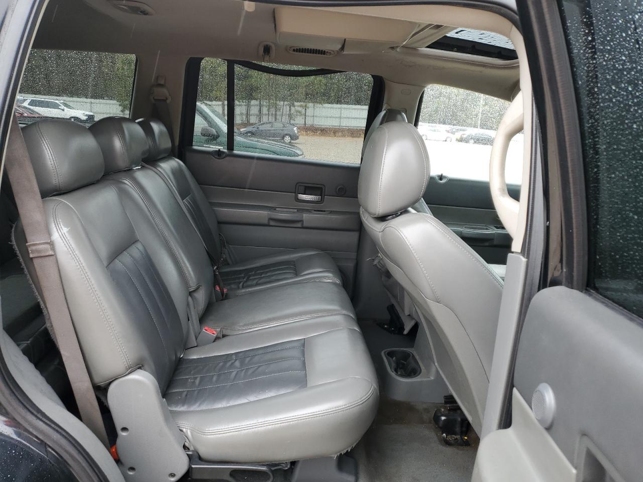 2004 Dodge Durango - Image 11