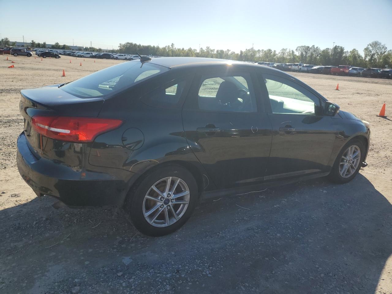 VIN 1FADP3F20FL272911 2015 FORD FOCUS no.3