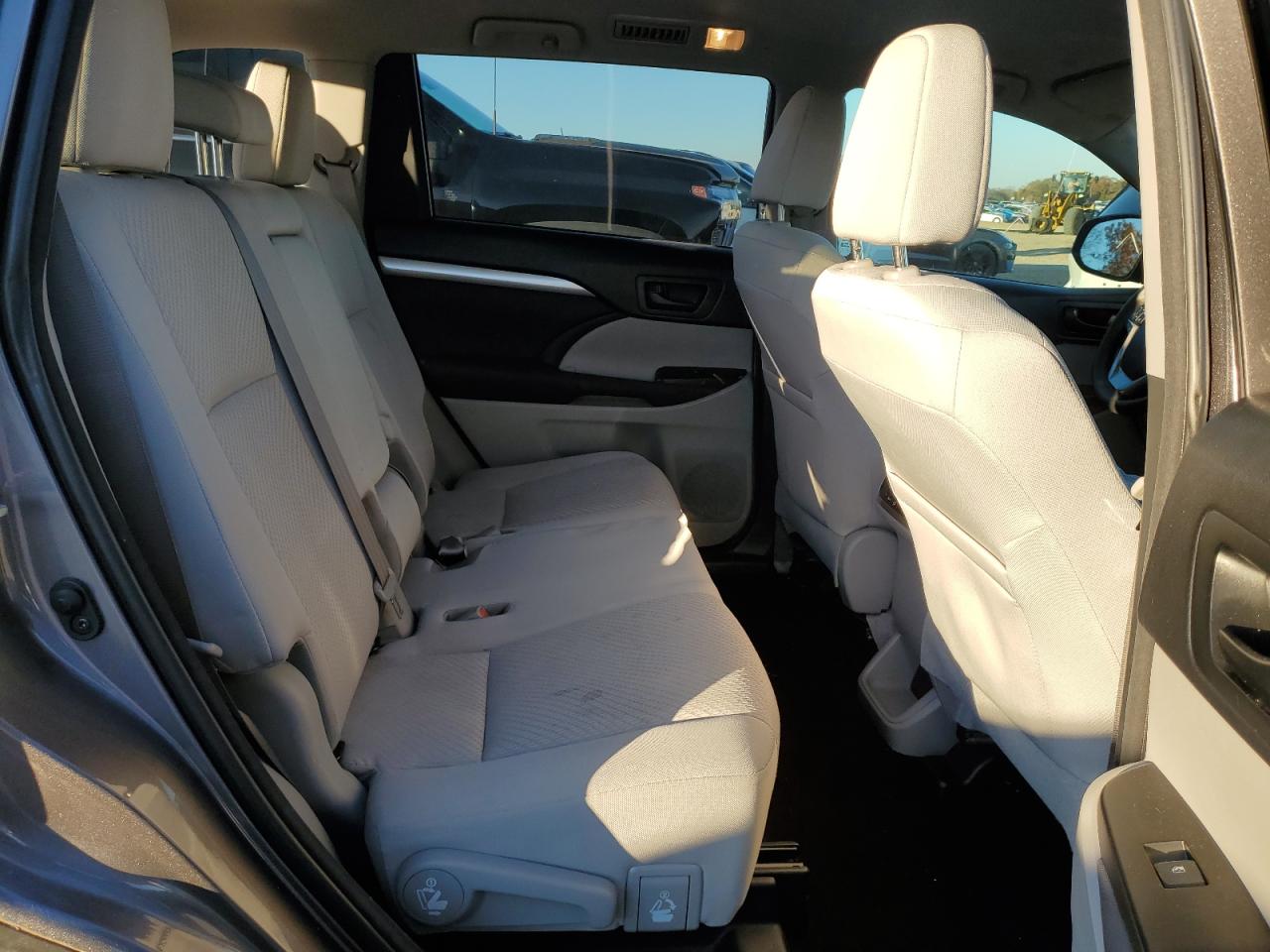 2018 Toyota Highlander - Image 11