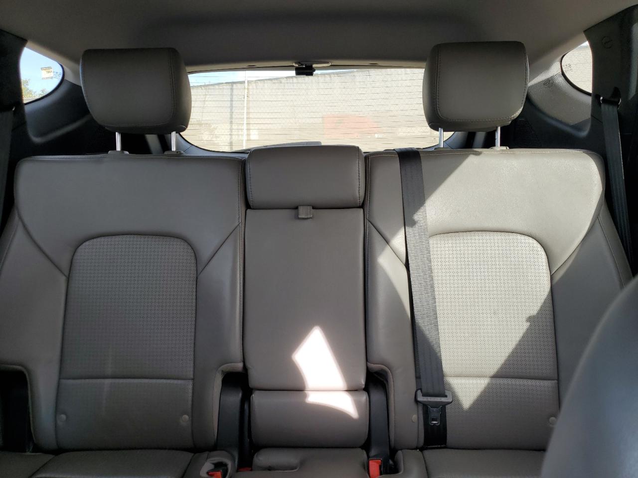 2014 Hyundai Santa Fe - Image 10