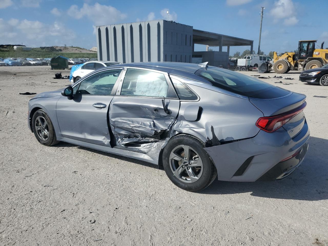 2022 Kia K5 - Image 2