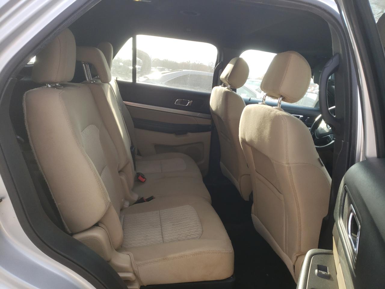 2016 Ford Explorer - Image 11