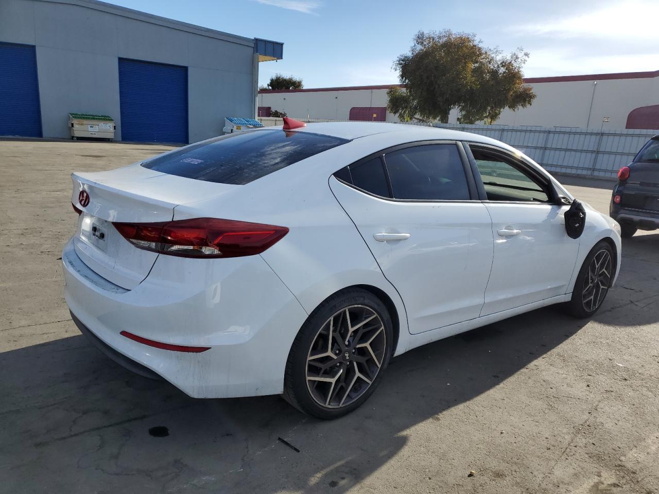 2018 Hyundai Elantra - Image 3