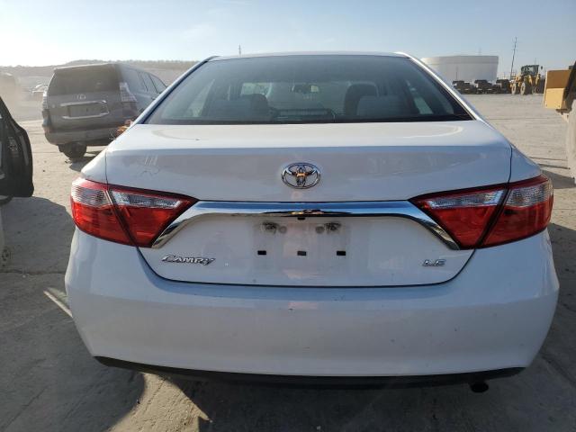 Sedans TOYOTA CAMRY 2015 Biały