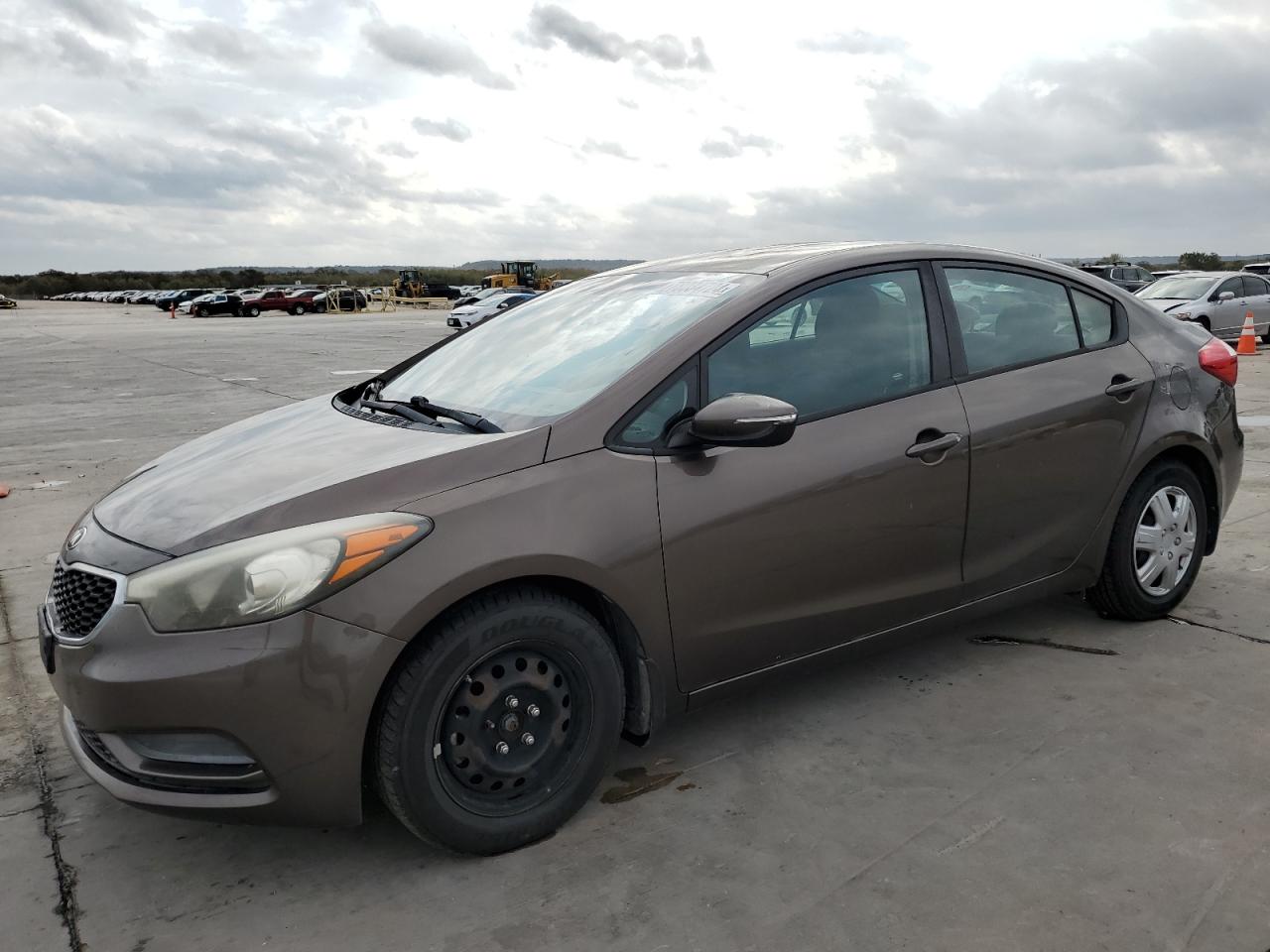 VIN KNAFX4A65F5257437 2015 KIA FORTE no.1