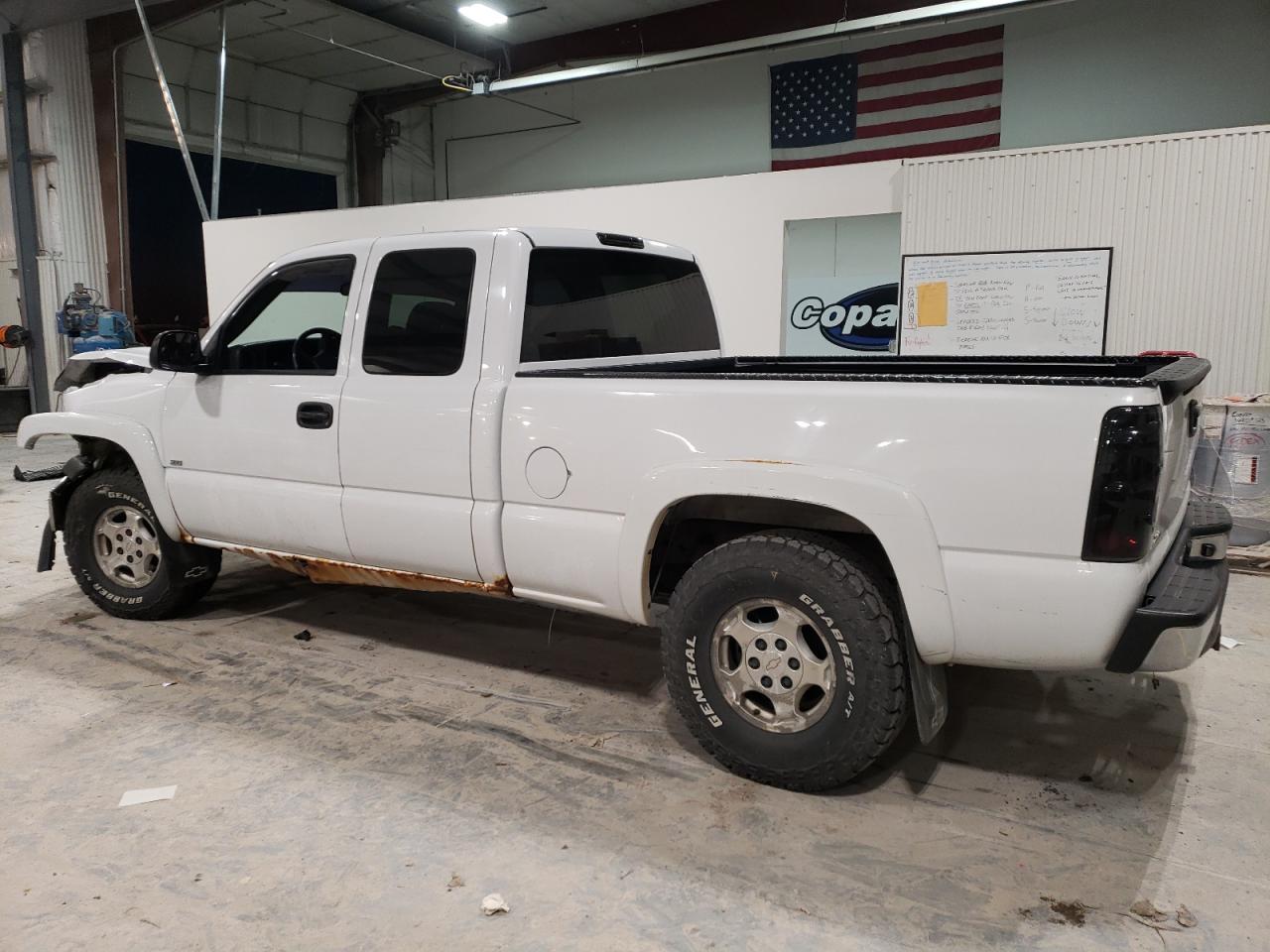 2004 Chevrolet Silverado - Image 2