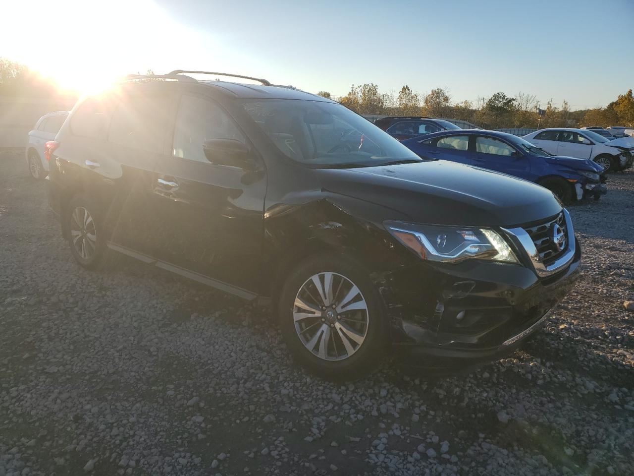 2017 Nissan Pathfinder - Image 4