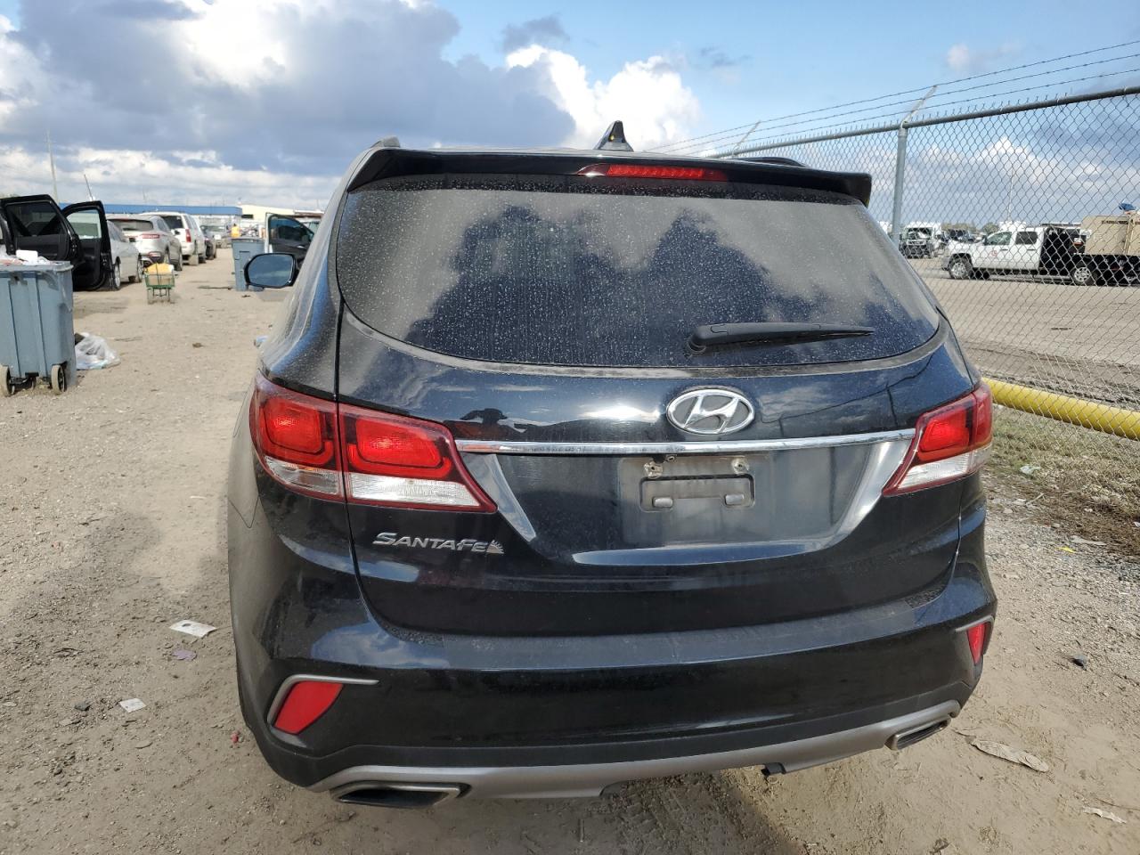 2017 Hyundai Santa Fe Se VIN: KM8SN4HF0HU206705 Lot: 79732764