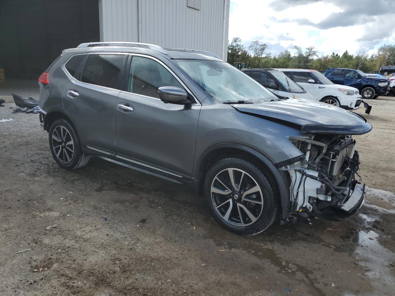 2017 Nissan Rogue - Image 4