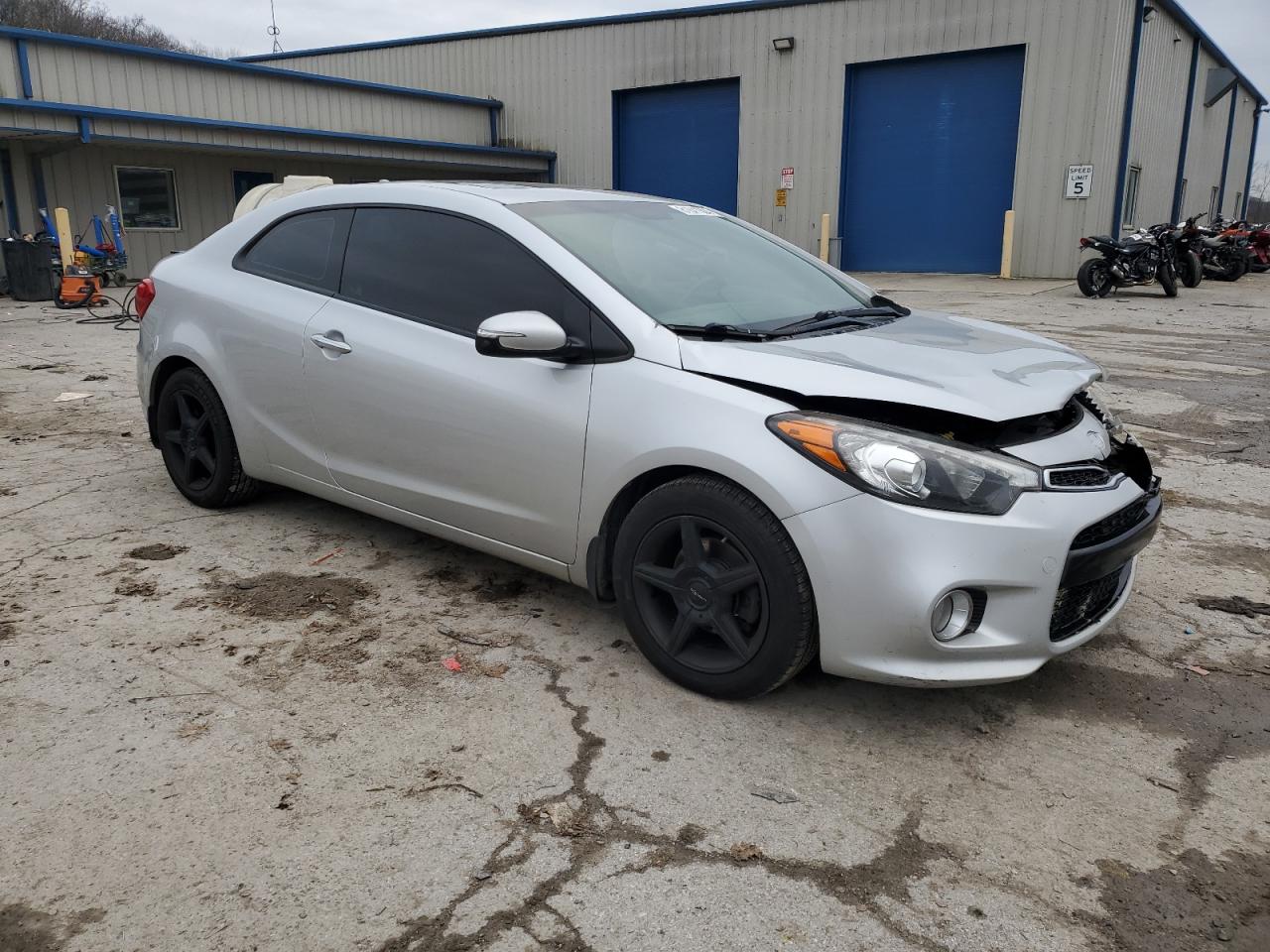 VIN KNAFX6A84G5641367 2016 KIA FORTE no.4