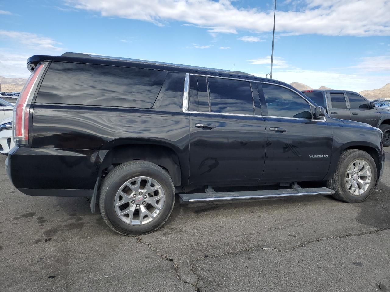 2017 GMC Yukon - Image 3