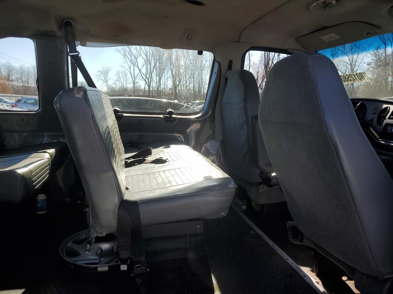 2006 Ford Econoline - Image 11