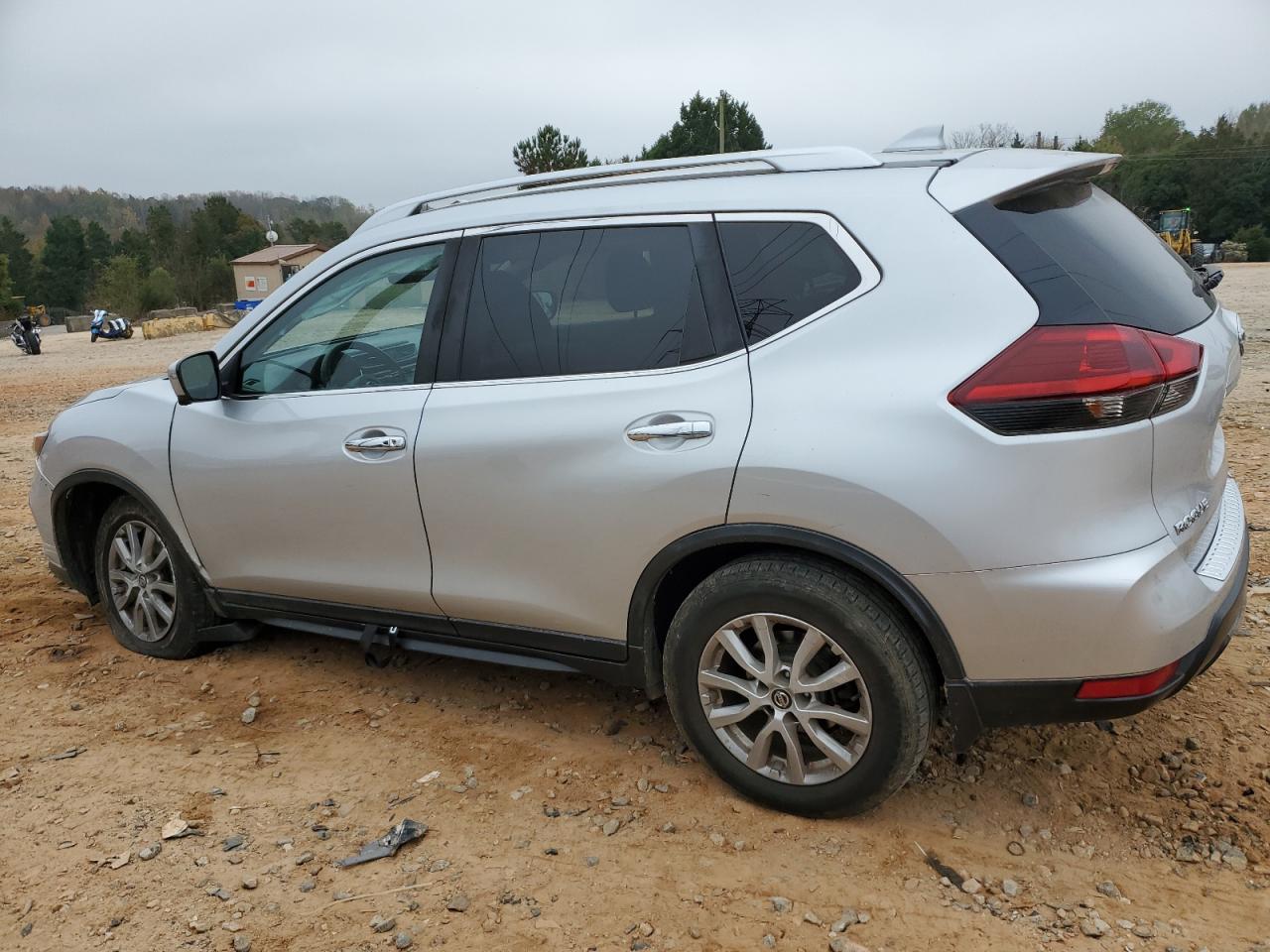 2018 Nissan Rogue - Image 2
