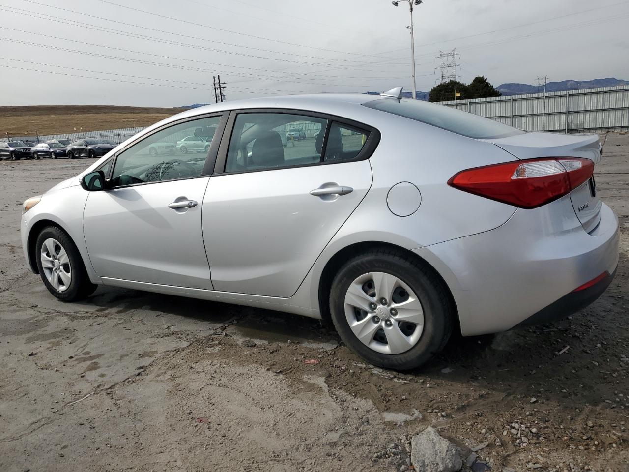 VIN KNAFX4A69F5331328 2015 KIA FORTE no.2