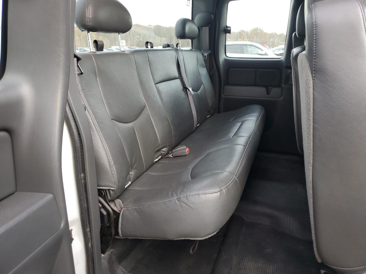 2007 Chevrolet Silverado - Image 10
