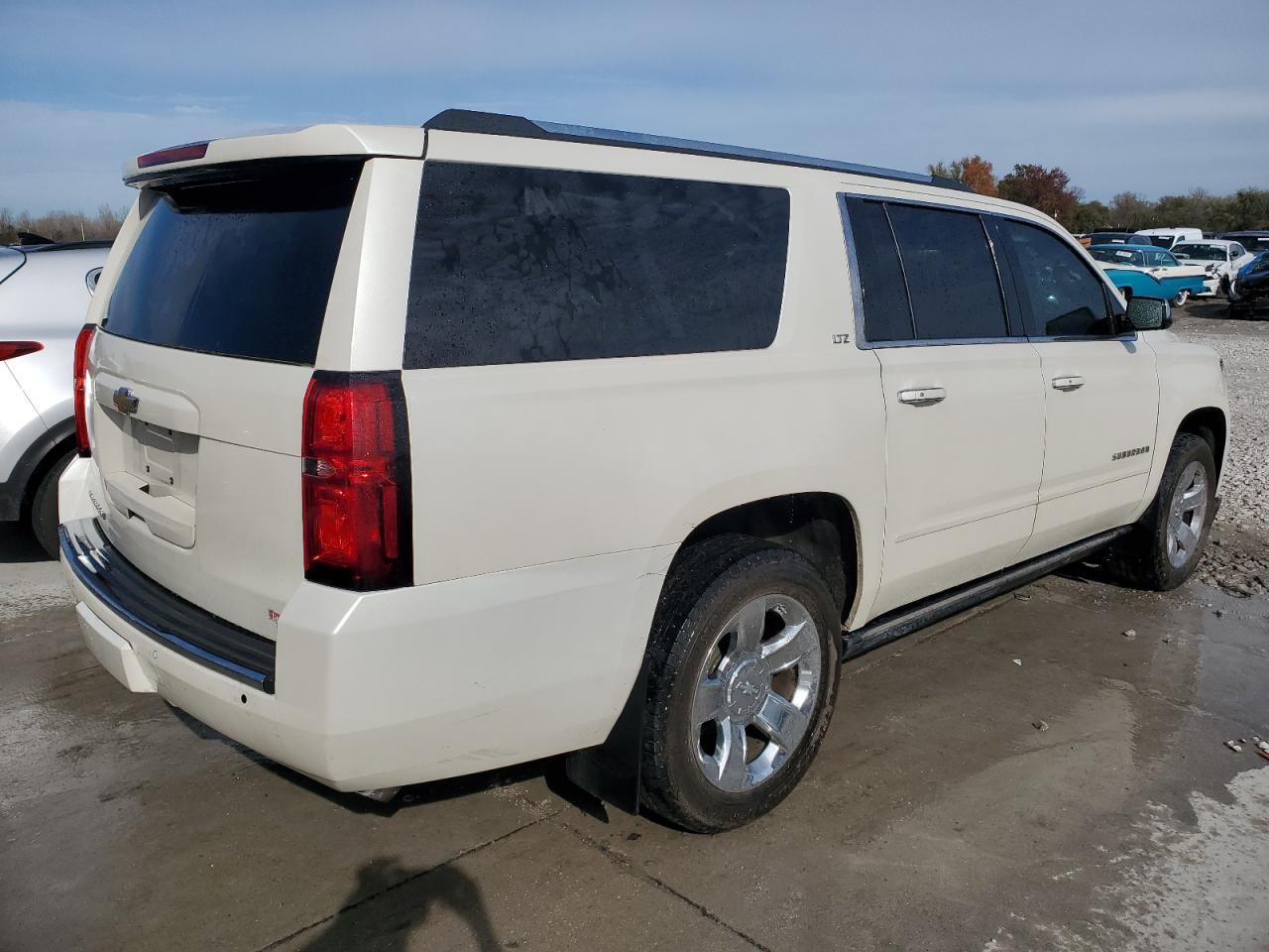 2015 Chevrolet Suburban - Image 3