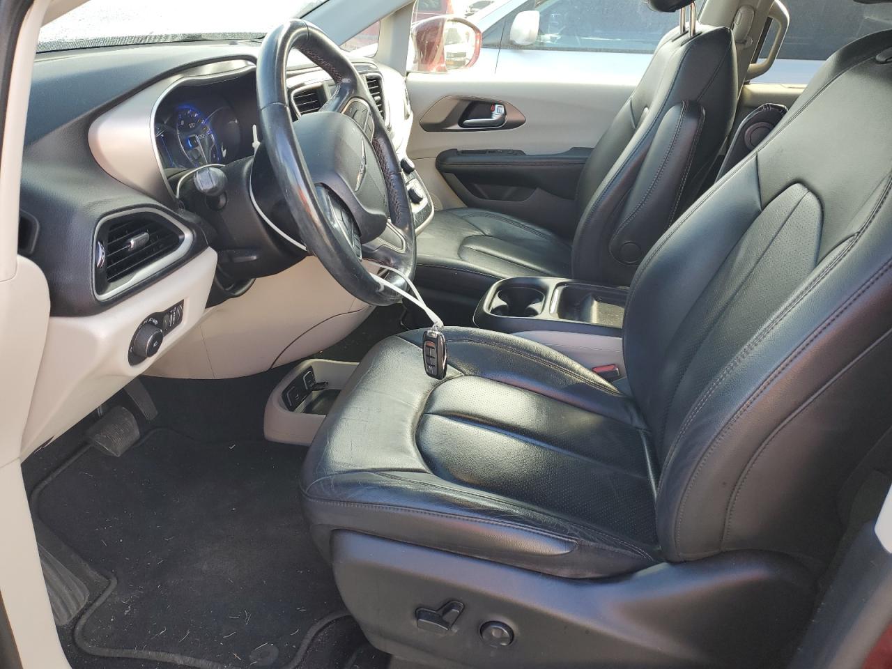 2020 Chrysler Pacifica - Image 7