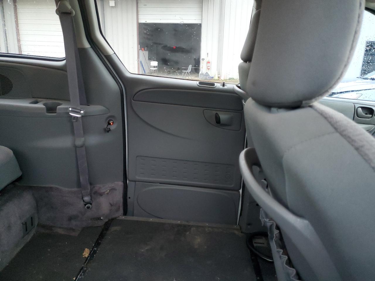 2006 Dodge Caravan - Image 12