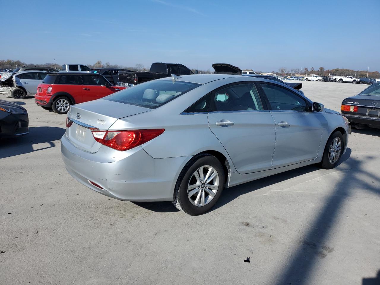 2011 Hyundai Sonata - Image 3