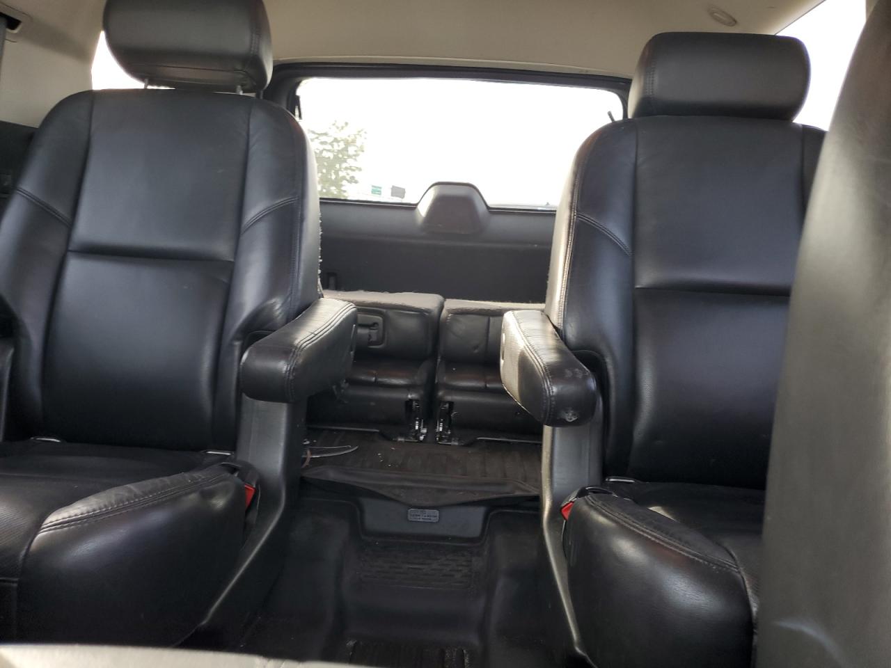 2008 Cadillac Escalade - Image 10