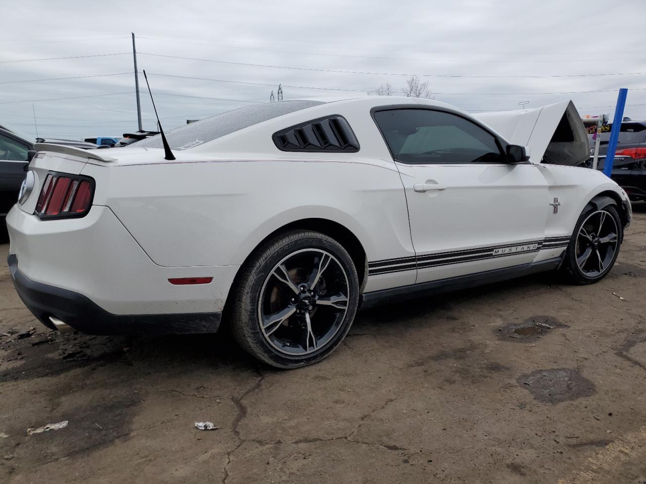 2010 Ford Mustang - Image 3