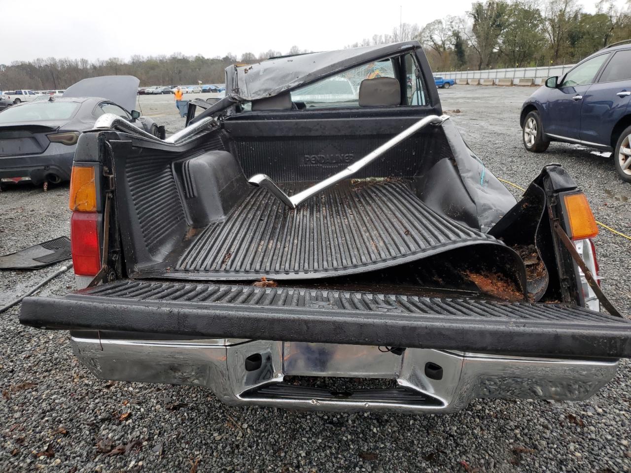 1993 Nissan Navara (Frontier) - Image 6