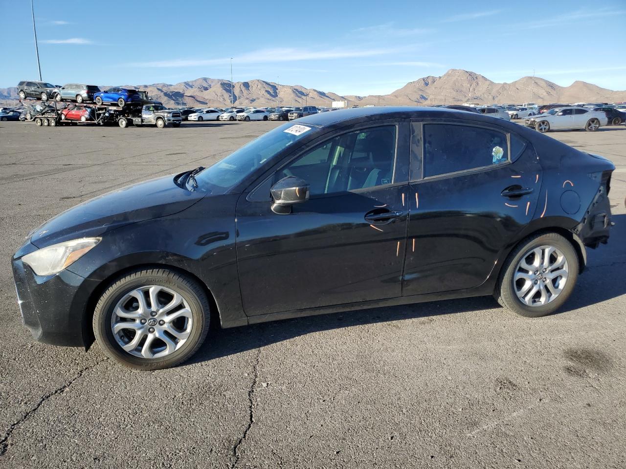 VIN 3MYDLBYV1JY303219 2018 TOYOTA YARIS no.1