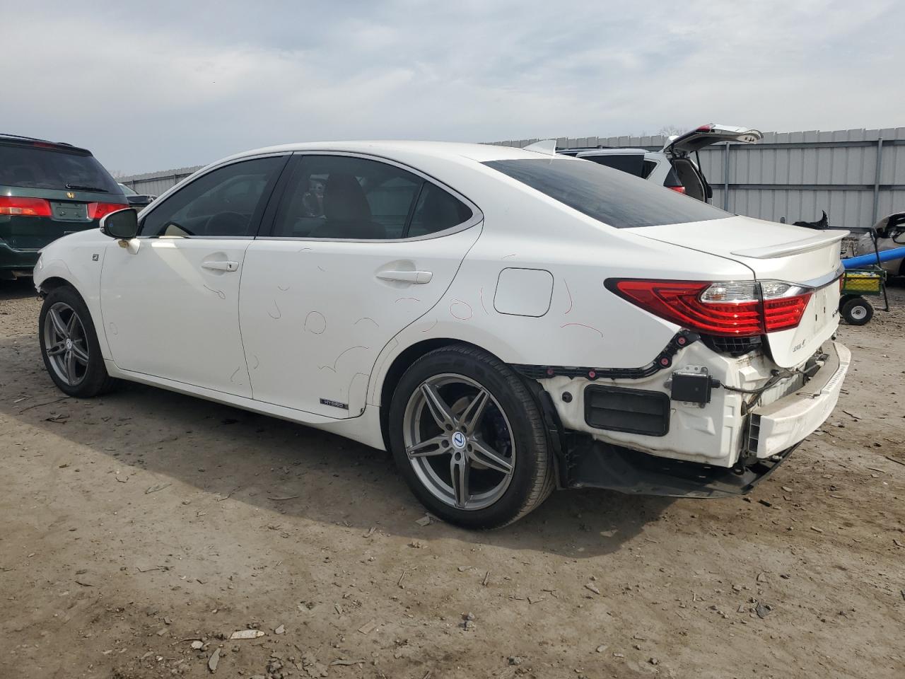 2015 Lexus ES - Image 2