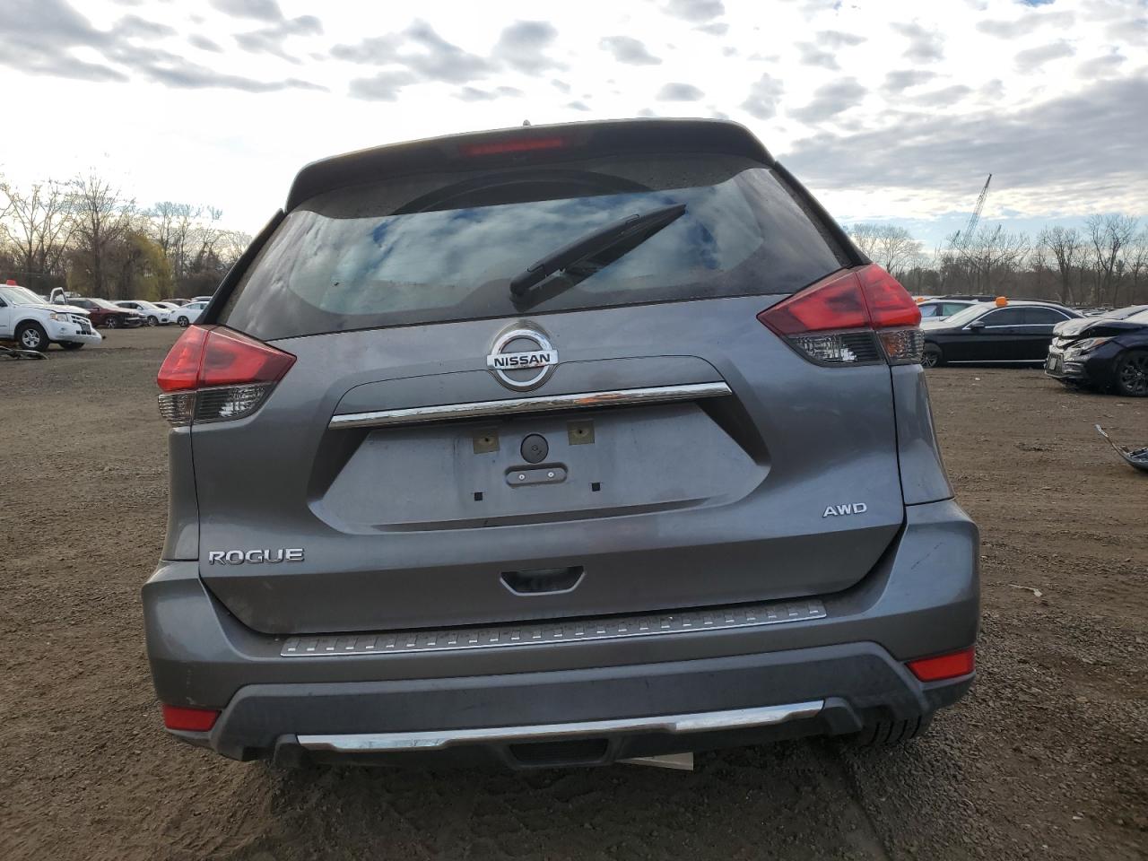2017 Nissan Rogue - Image 6
