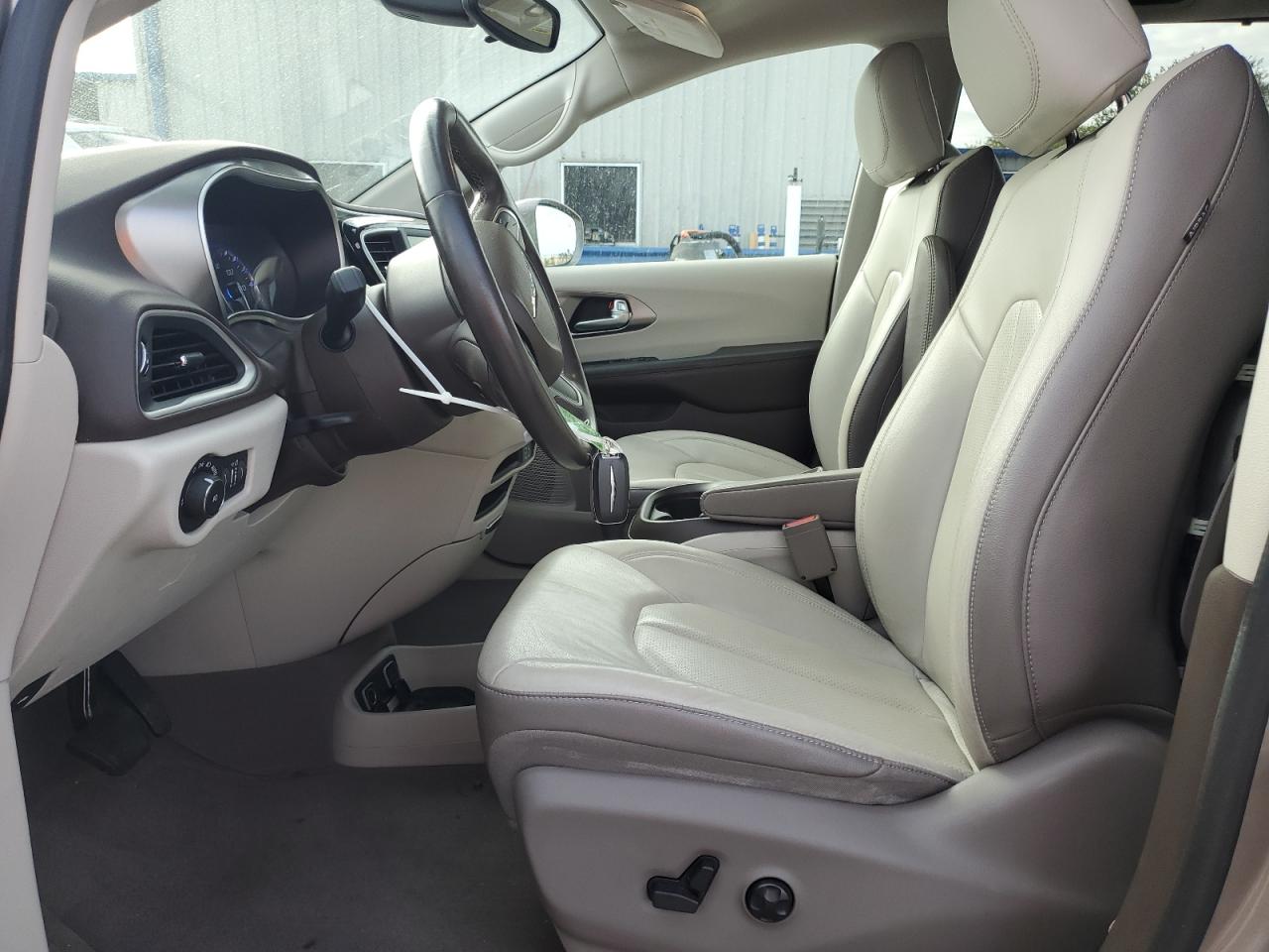 2018 Chrysler Pacifica - Image 7