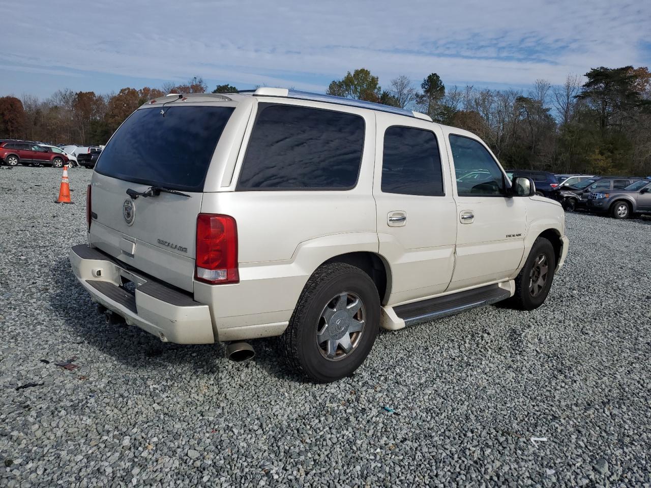 2004 Cadillac Escalade - Image 3