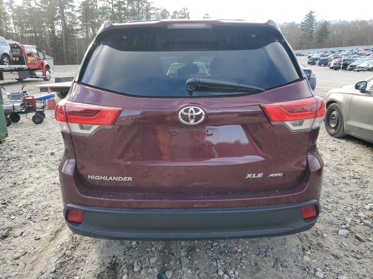2017 Toyota Highlander - Image 6