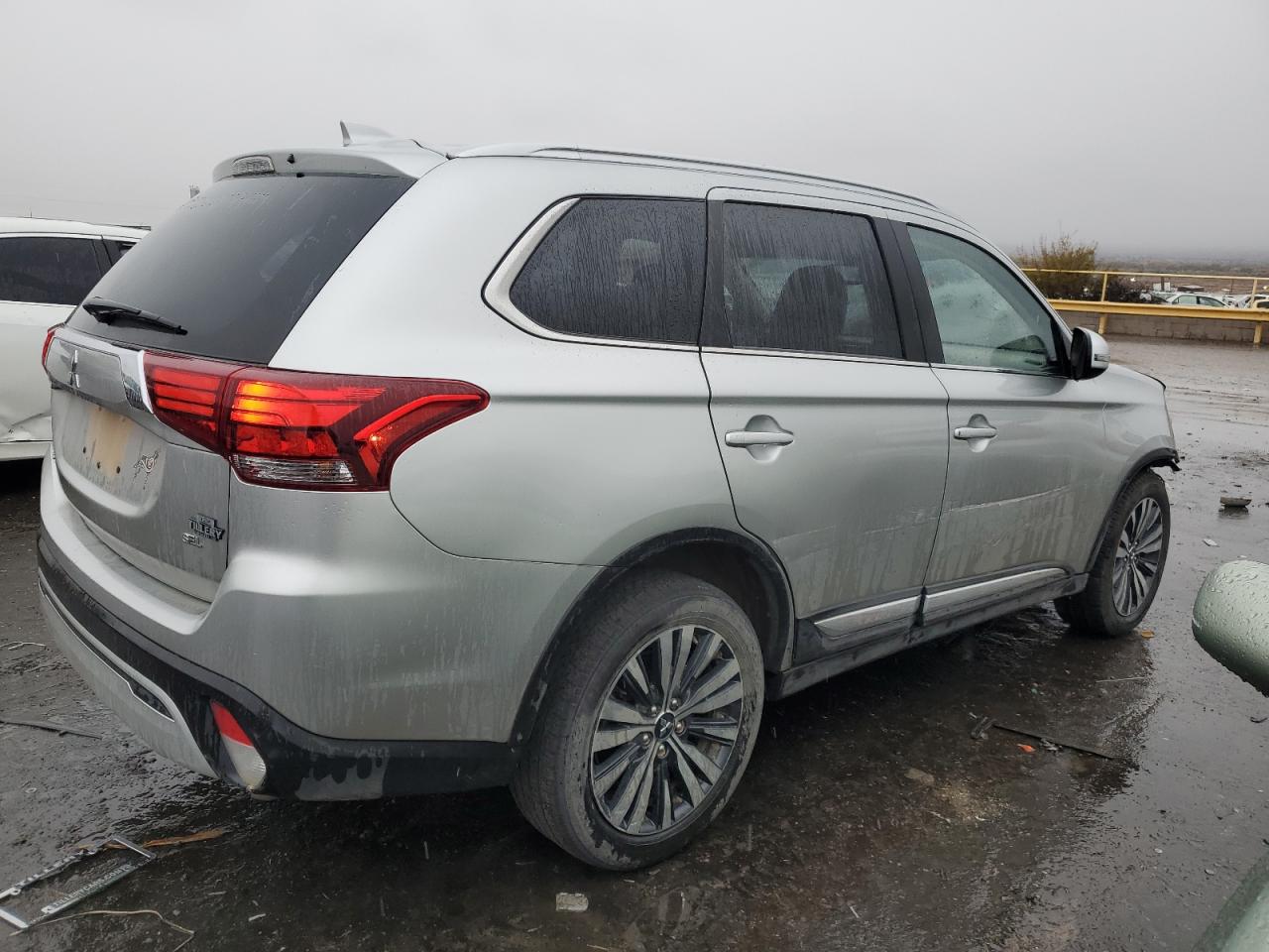 2020 Mitsubishi Outlander - Image 3