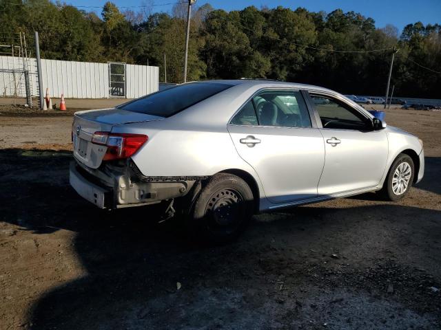 Sedans TOYOTA CAMRY 2014 Srebrny