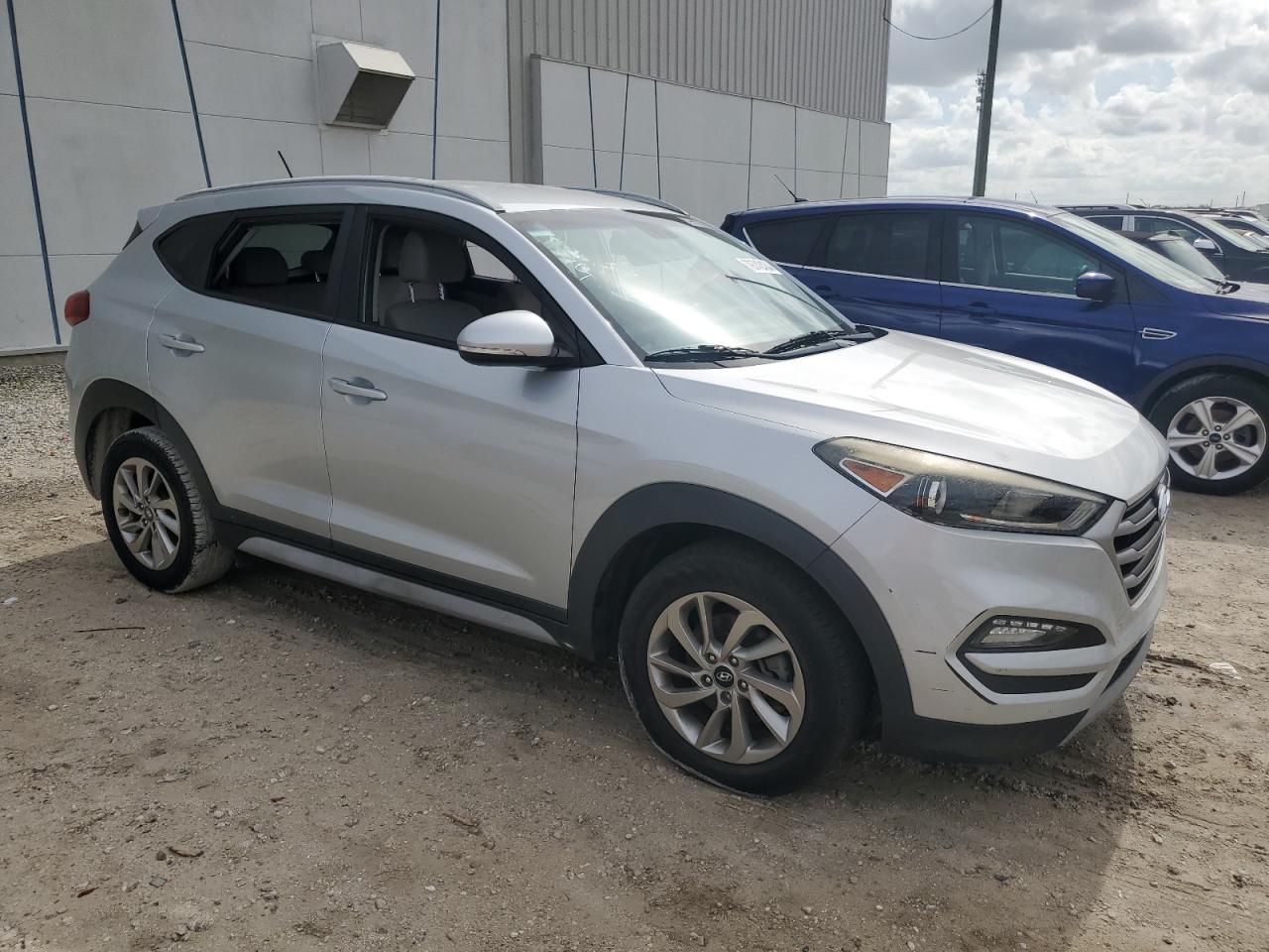 2017 Hyundai Tucson - Image 4
