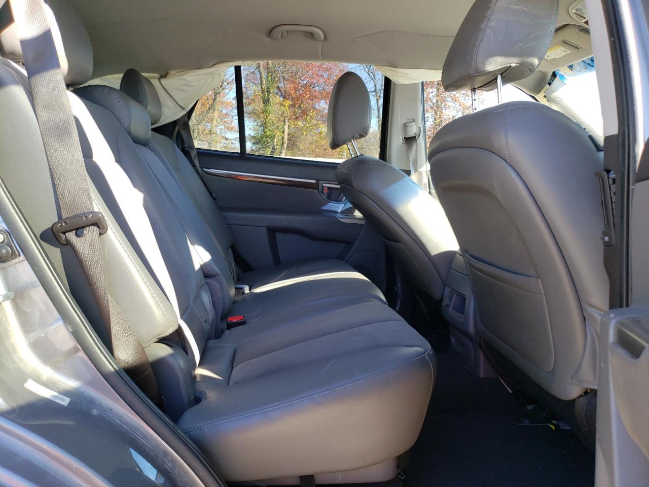 2010 Hyundai Santa Fe - Image 12