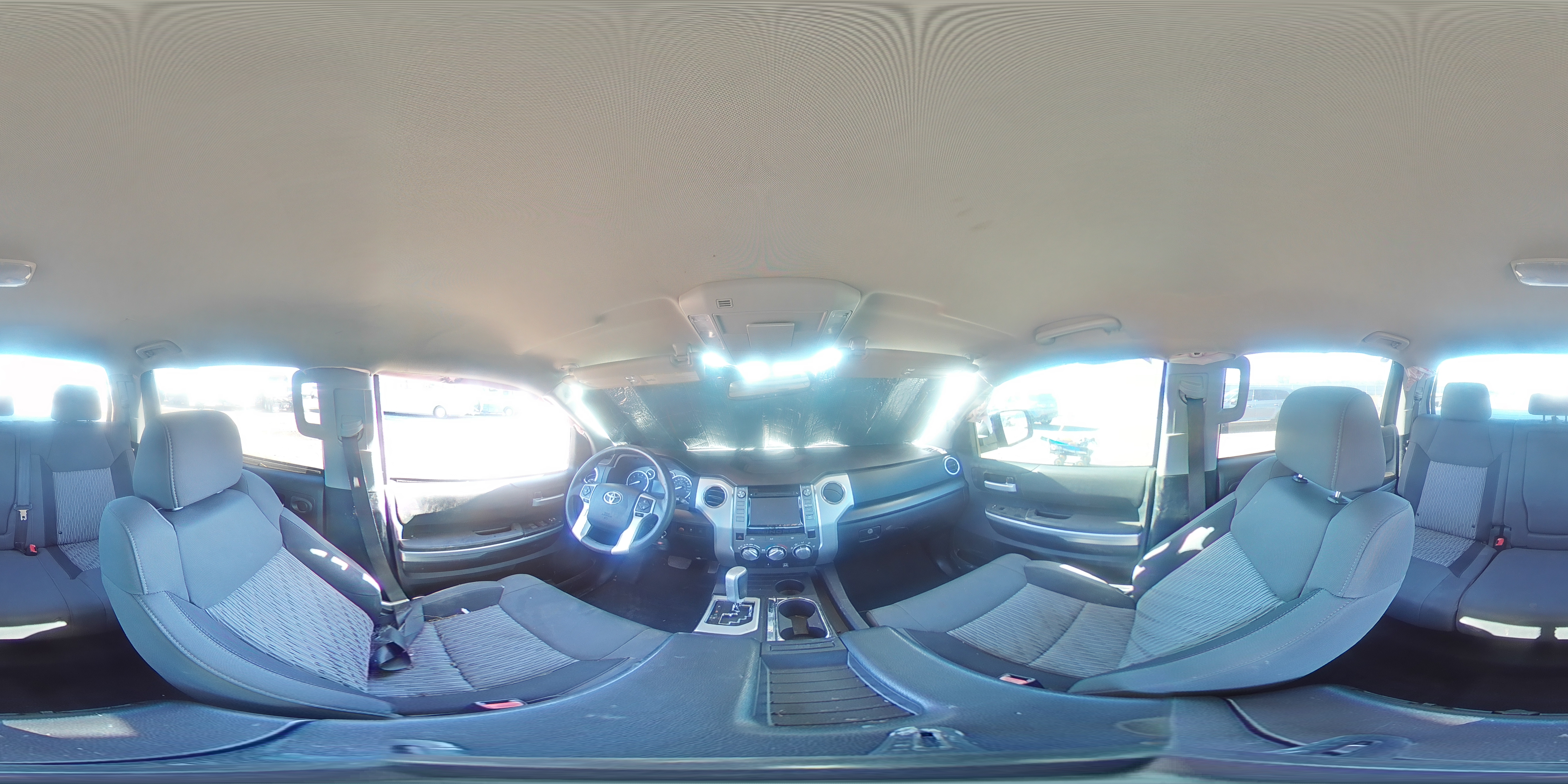 2015 Toyota Tundra - Image 13