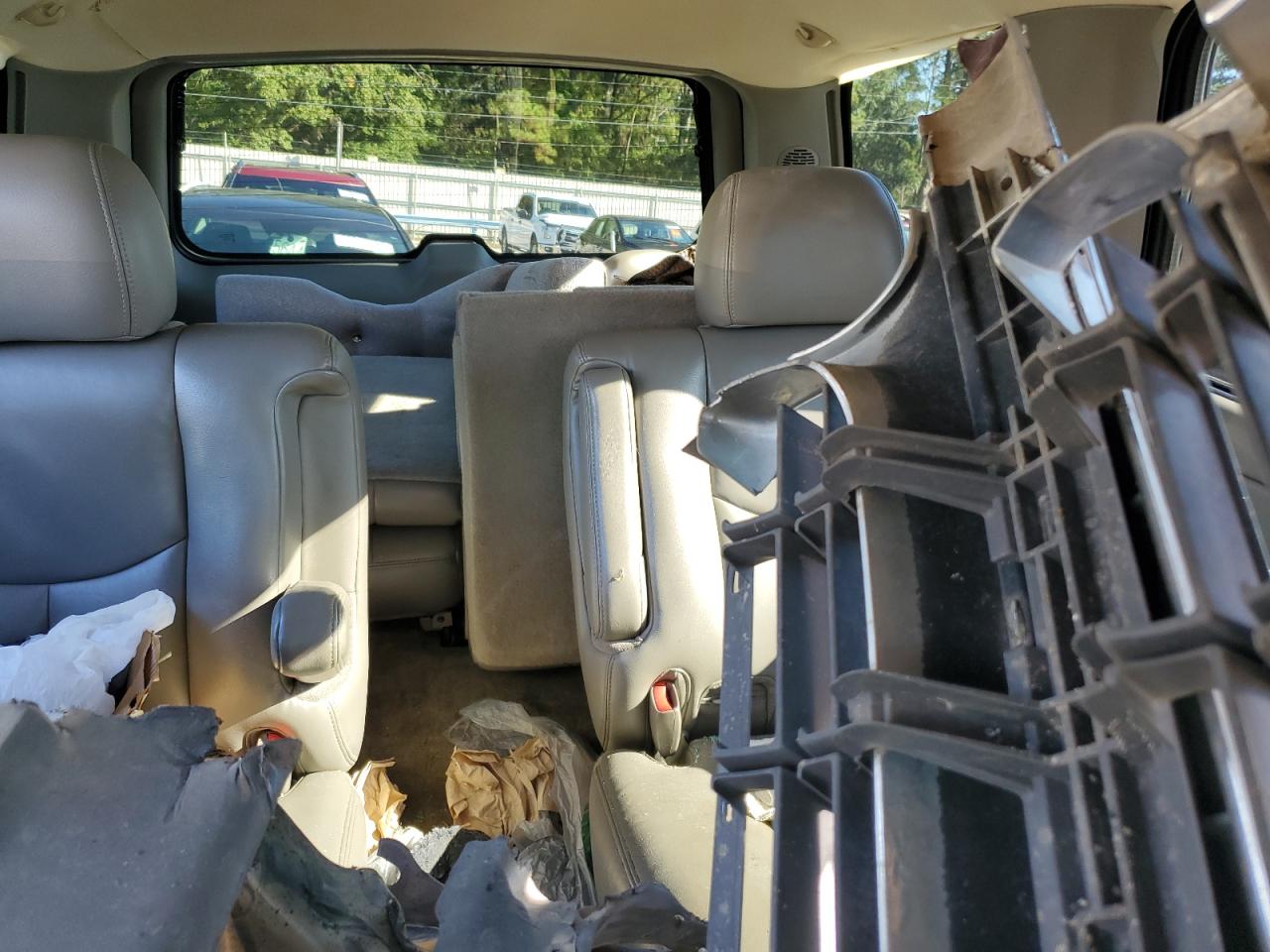 2004 Chevrolet Tahoe - Image 10