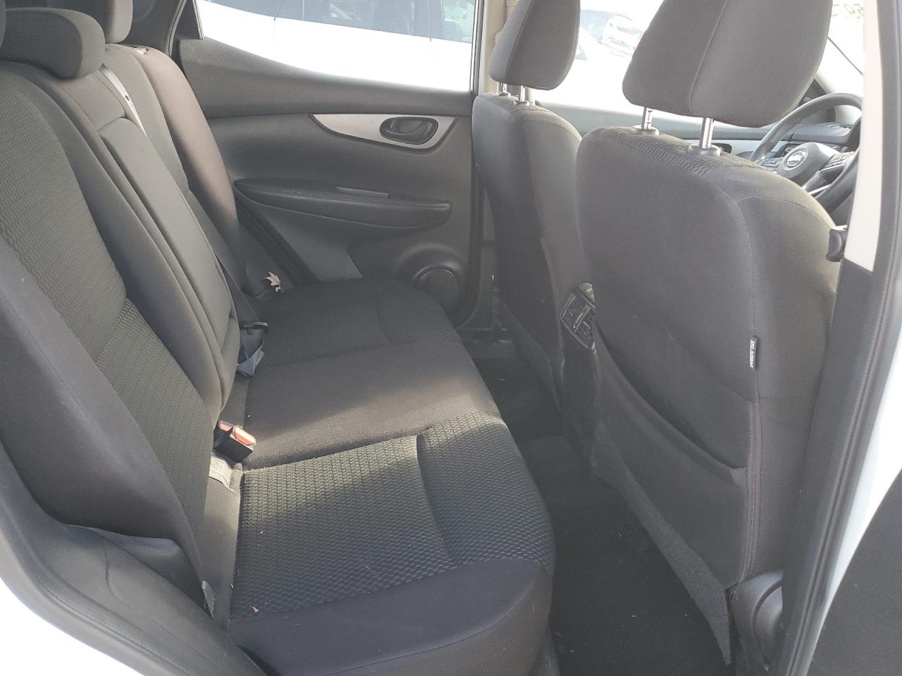 2018 Nissan Rogue - Image 11