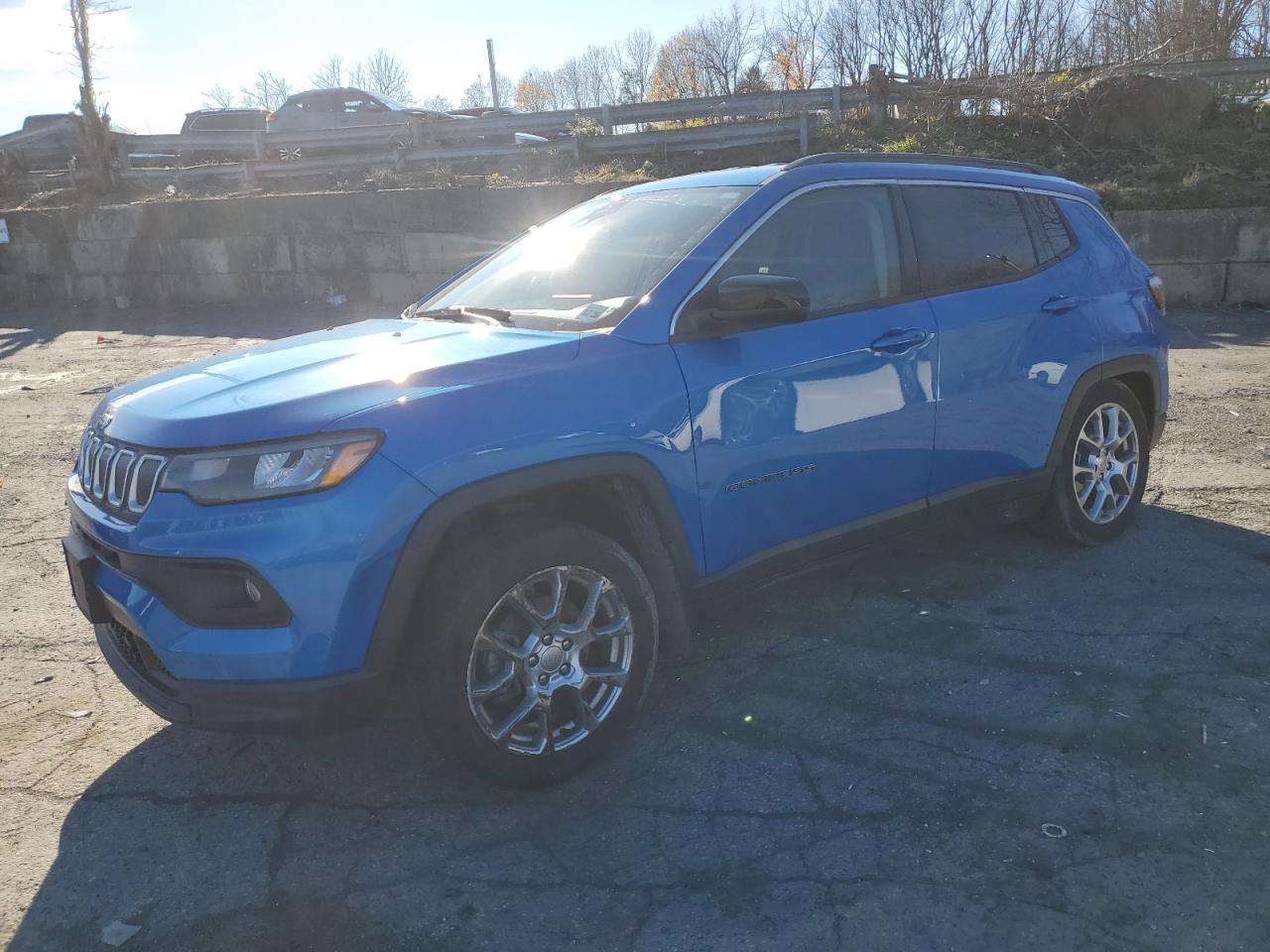 VIN 3C4NJDFB8NT118634 2022 JEEP COMPASS no.1