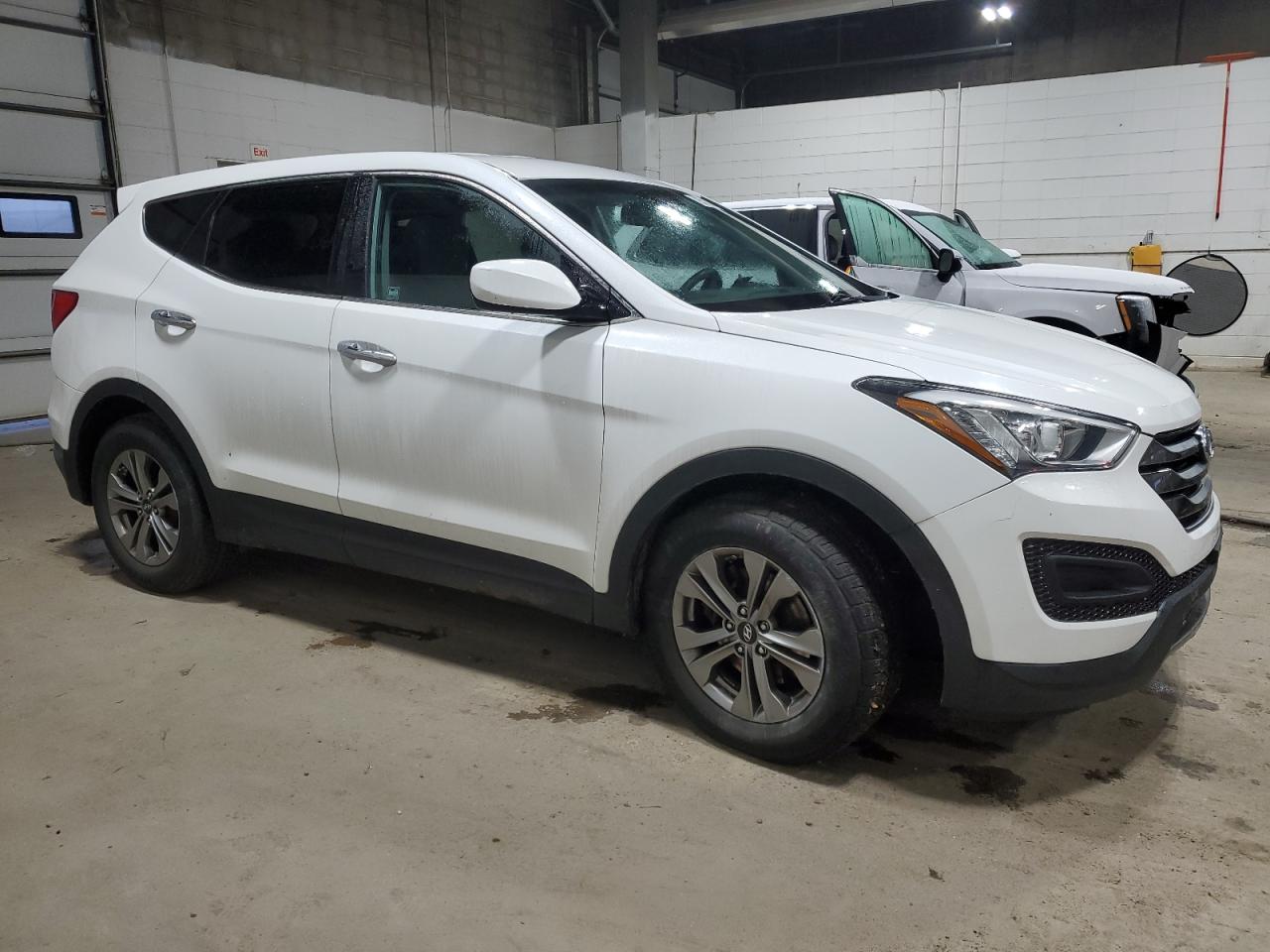 2016 Hyundai Santa Fe - Image 4